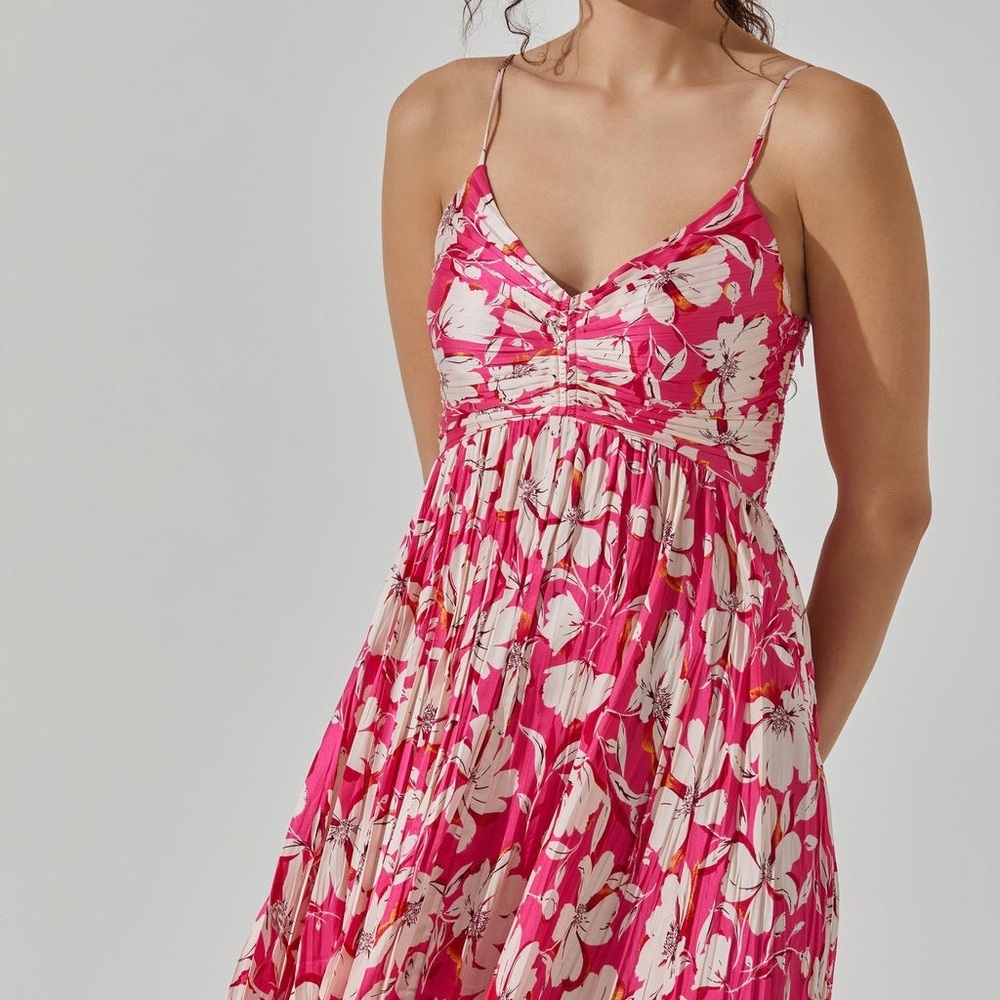 ASTR The Label Revolve Maeve Pleated Midi Dress in Pink Cream Floral - Picture 2 of 11